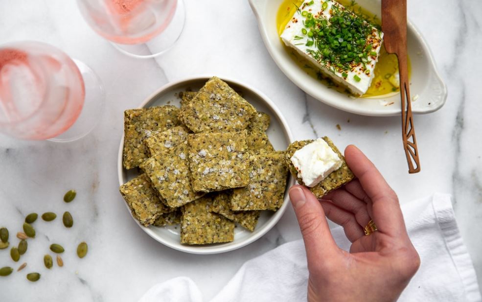 🌿 Profumo di Provenza e Benessere: I miei Crackers ai Semi di Lino