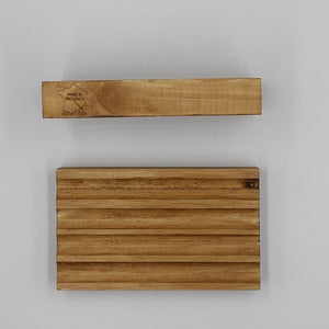 Porta sapone realizzato artigianalmente in Provenza con legno riciclato, come in provenza