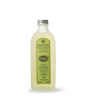 Lo shampoo uso frequente biologico Olivia contiene olio di oliva biologico, profumato con oli essenziali di arancio dolce e fiori d'arancio deterge i capelli e dona loro un naturale effetto volume, come in provenza